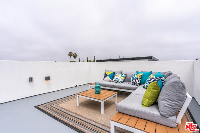 2423 Rockefeller Lane, Redondo Beach, California 90278, 5 Bedrooms Bedrooms, ,5 BathroomsBathrooms,Residential,Sold,Rockefeller,20581390