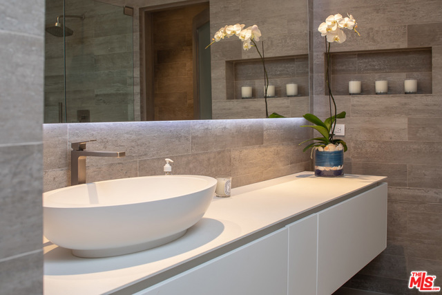 2 Bed Home for Sale in Los Angeles, California