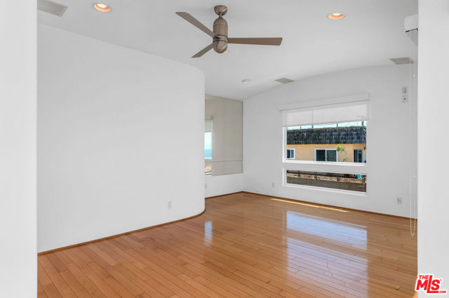 209 42ND Street, Manhattan Beach, California 90266, 3 Bedrooms Bedrooms, ,3 BathroomsBathrooms,Residential,Sold,42ND,20581222