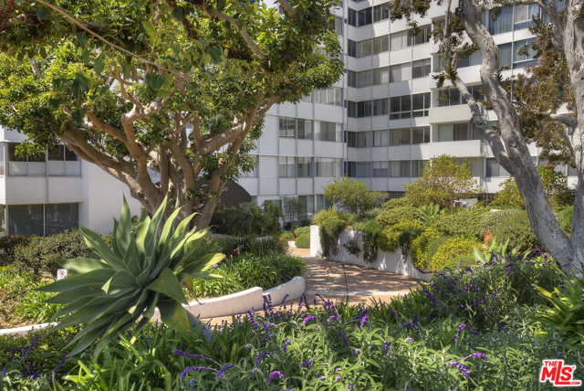 1 Bed Home for Sale in Pacific Palisades, California