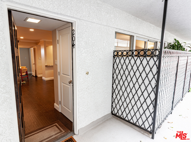 1 Bed Home for Sale in Encino, California