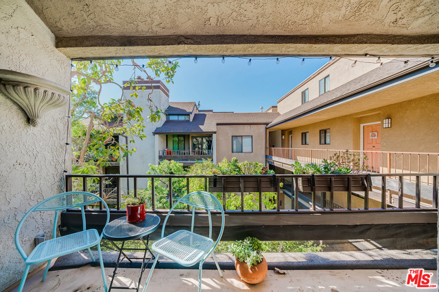 1 Bed Home for Sale in Playa del Rey, California