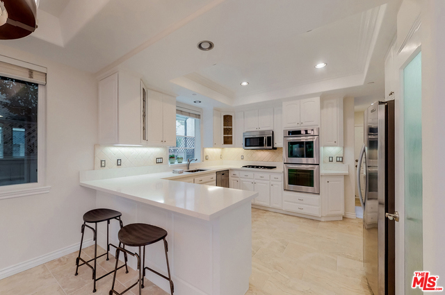 Kitchen / Dining Area