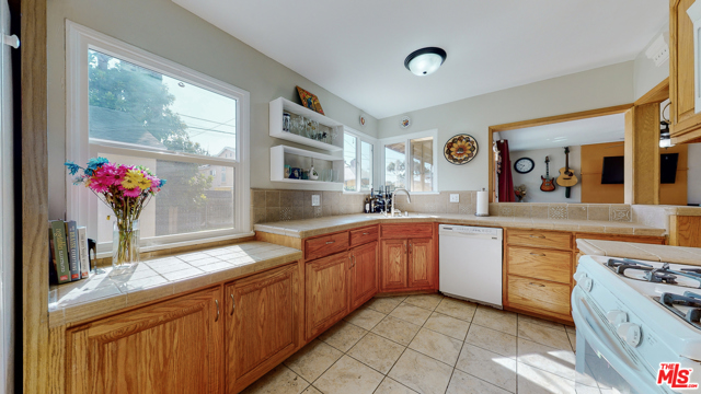 3 Bed Home for Sale in Hawthorne, California