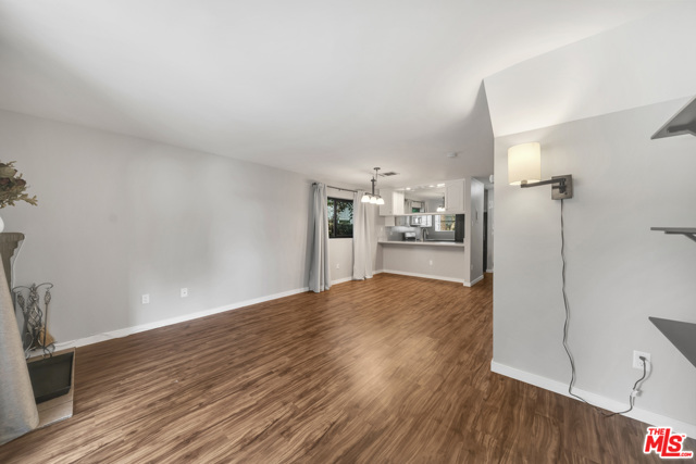 2 Bed Home for Sale in Van Nuys, California