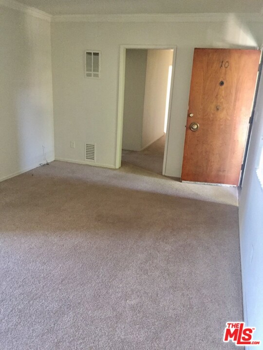 Photo of 1145 S Holt Avenue #10, Los Angeles, CA 90035