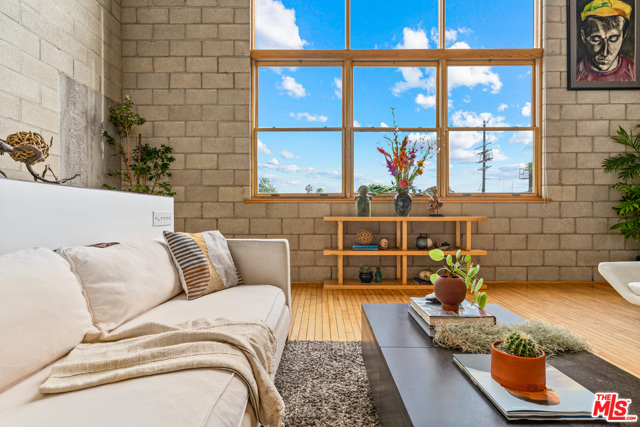 2 Bed Home for Sale in Los Angeles, California