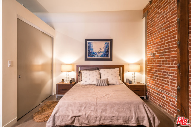 1 Bed Home for Sale in Los Angeles, California