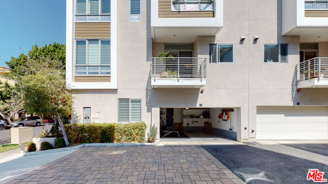 3 Bed Home for Sale in Los Angeles, California