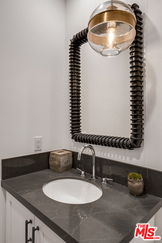 3513 ELM Avenue, Manhattan Beach, California 90266, 5 Bedrooms Bedrooms, ,4 BathroomsBathrooms,Residential,Sold,ELM,19437290