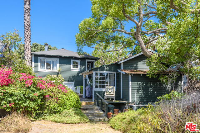 321 FRANCISCA Avenue, Redondo Beach, California 90277, 2 Bedrooms Bedrooms, ,1 BathroomBathrooms,Residential,Sold,FRANCISCA,18369340