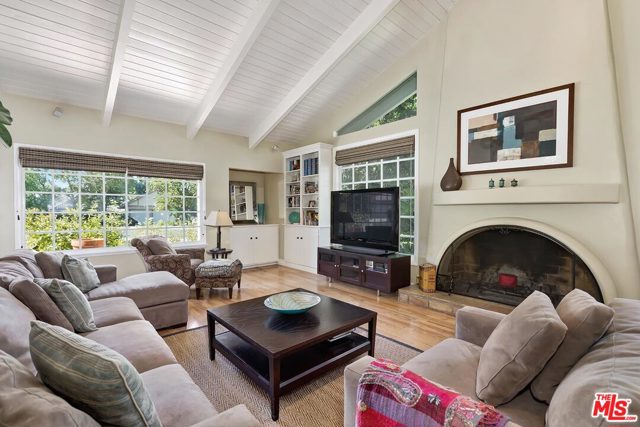 5 Bed Home for Sale in Encino, California