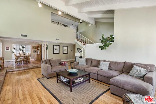 5 Bed Home for Sale in Encino, California