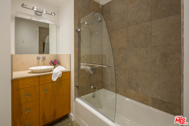 first floor /4 baroom