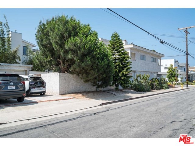 1326 OWOSSO Avenue, Hermosa Beach, California 90254, 4 Bedrooms Bedrooms, ,3 BathroomsBathrooms,Residential,Sold,OWOSSO,20558026