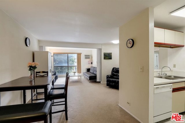 1 Bed Home for Sale in Los Angeles, California