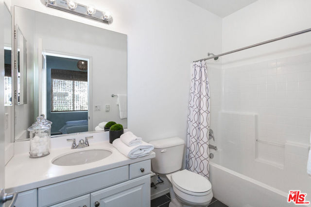 3 Bed Home for Sale in Hawthorne, California