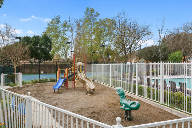 2 Bed Home for Sale in Oak Park, California