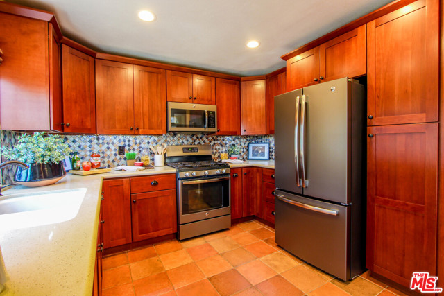 3 Bed Home for Sale in Hawthorne, California