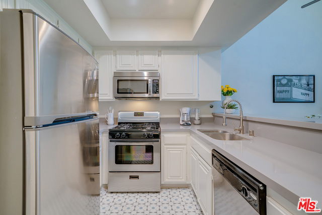 1 Bed Home for Sale in Playa del Rey, California