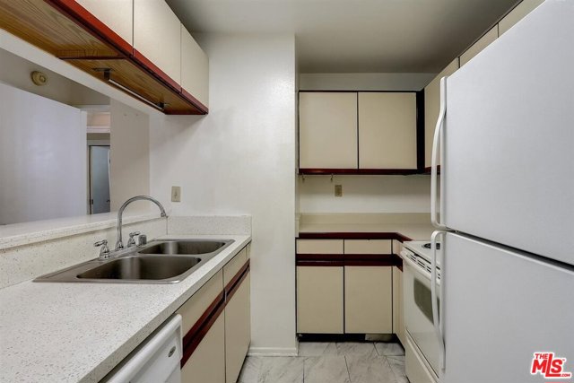 1 Bed Home for Sale in Los Angeles, California