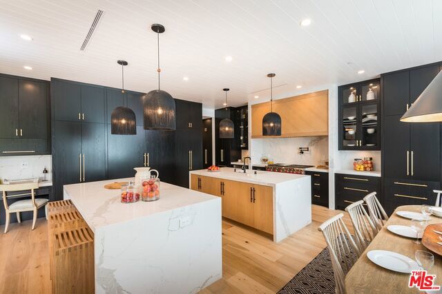 5 Bed Home for Sale in Studio City, California