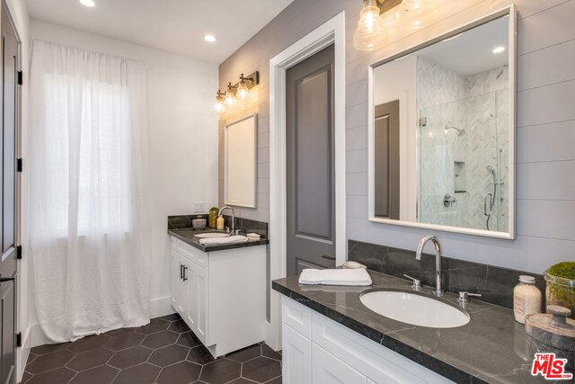 3513 ELM Avenue, Manhattan Beach, California 90266, 5 Bedrooms Bedrooms, ,4 BathroomsBathrooms,Residential,Sold,ELM,19437290