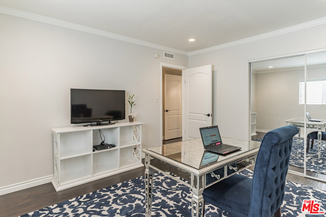 2 Bed Home for Sale in Sherman Oaks, California