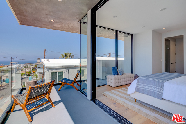 1017 8TH Street, Hermosa Beach, California 90254, 3 Bedrooms Bedrooms, ,2 BathroomsBathrooms,Residential,Sold,8TH,19507088