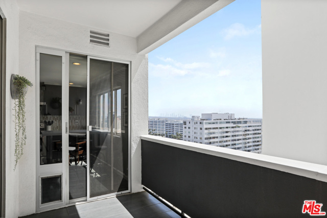 1 Bed Home for Sale in Los Angeles, California