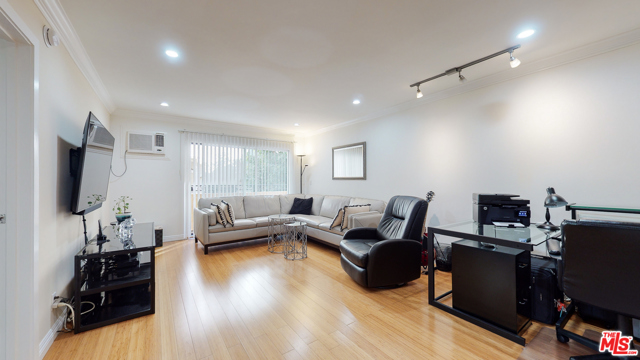 1 Bed Home for Sale in Los Angeles, California