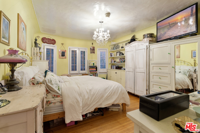  Income Home for Sale in Beverly Hills, California
