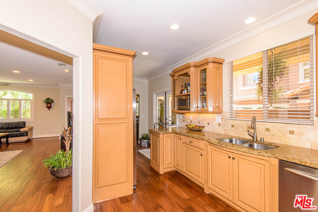 2404 NELSON Avenue, Redondo Beach, California 90278, 4 Bedrooms Bedrooms, ,2 BathroomsBathrooms,Residential,Sold,NELSON,17249074