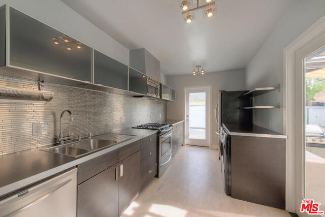 2 Bed Home for Sale in Lake Balboa, California