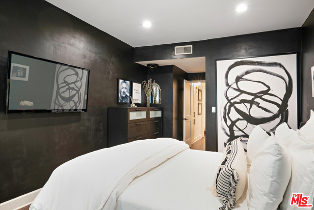 1 Bed Home for Sale in Los Angeles, California