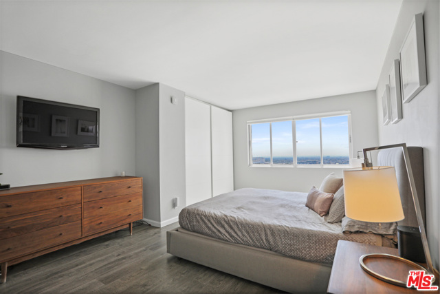 1 Bed Home for Sale in Los Angeles, California