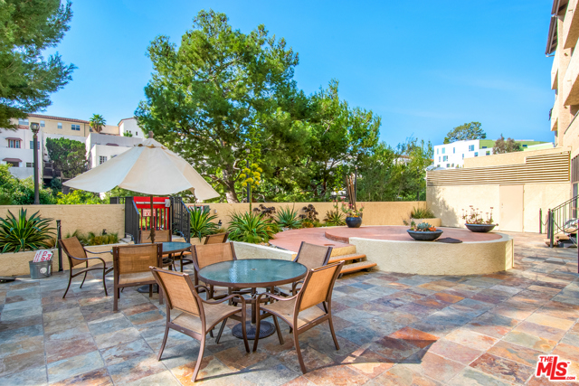 1 Bed Home for Sale in Los Angeles, California