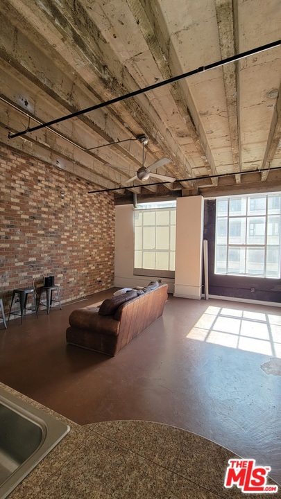 1 Bed Home for Sale in Los Angeles, California