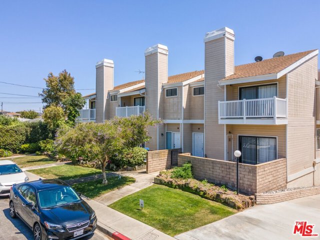 1916 Rockefeller Lane, Redondo Beach, California 90278, 3 Bedrooms Bedrooms, ,2 BathroomsBathrooms,Residential,Sold,Rockefeller,20607590