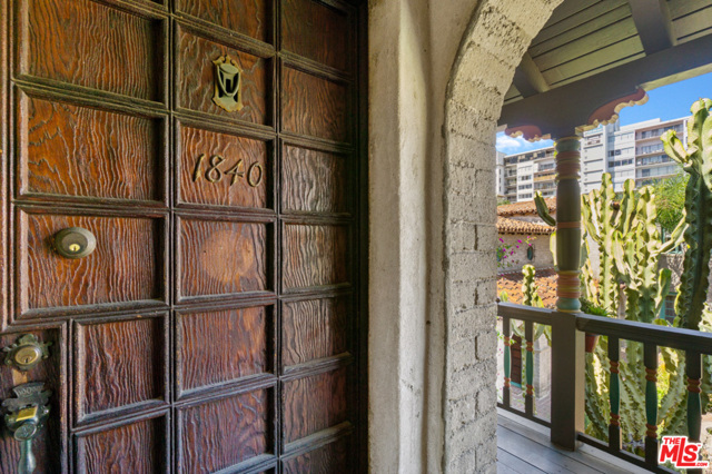 1 Bed Home for Sale in Los Angeles, California