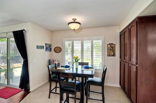 Light & bright cozy breakfast nook! Plenty of pantry space.....