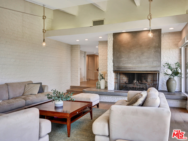 Living Room/Ocean Views