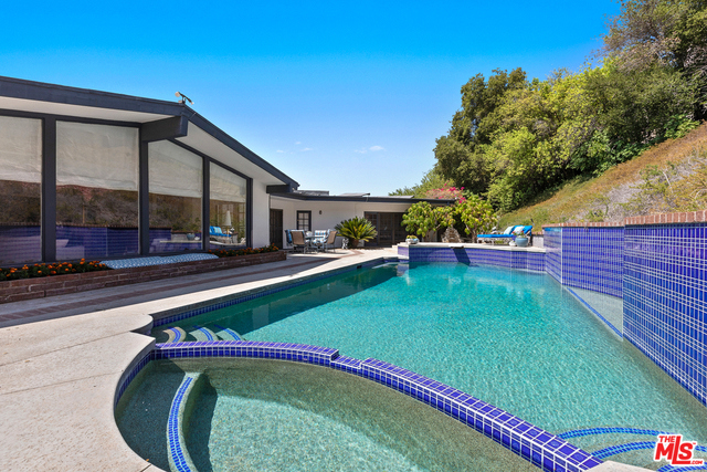 5 Bed Home for Sale in Encino, California