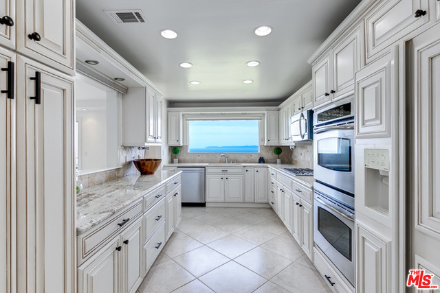 61 OCEANAIRE Drive, Rancho Palos Verdes, California 90275, 3 Bedrooms Bedrooms, ,3 BathroomsBathrooms,Residential,Sold,OCEANAIRE,19451576