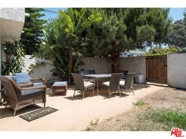 1326 OWOSSO Avenue, Hermosa Beach, California 90254, 4 Bedrooms Bedrooms, ,3 BathroomsBathrooms,Residential,Sold,OWOSSO,20558026