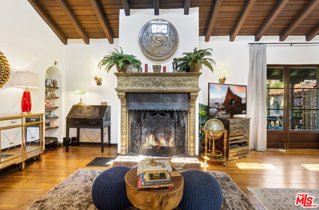 1 Bed Home for Sale in Los Angeles, California