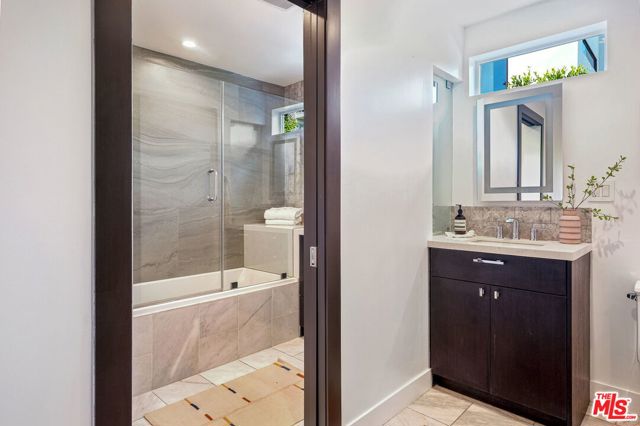 5 Bed Home for Sale in Studio City, California
