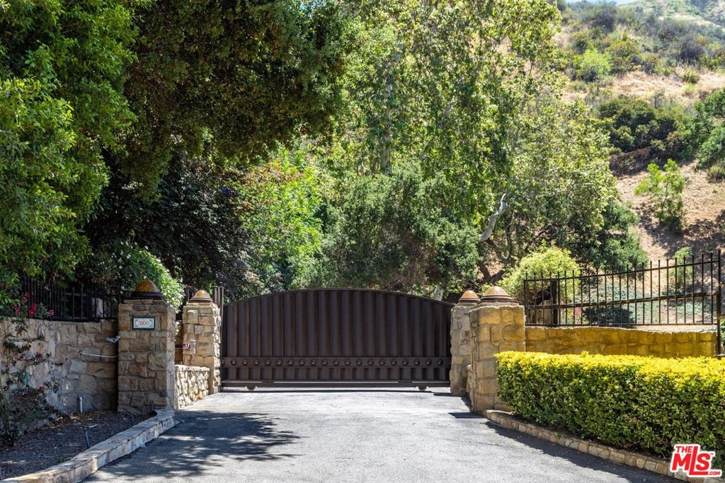 3100 MANDEVILLE CANYON ROAD, LOS ANGELES, CA 90049 3100 MANDEVILLE CANYON ROAD, LOS ANGELES, CA 90049