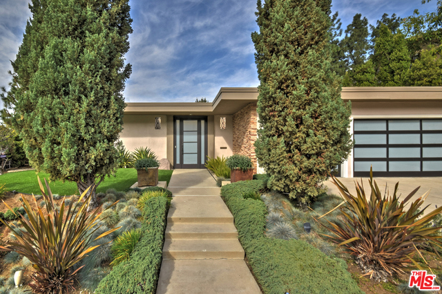 11240 DONA LISA Drive Studio City, CA 91604