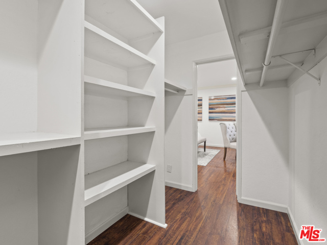 1 Bed Home for Sale in Los Angeles, California